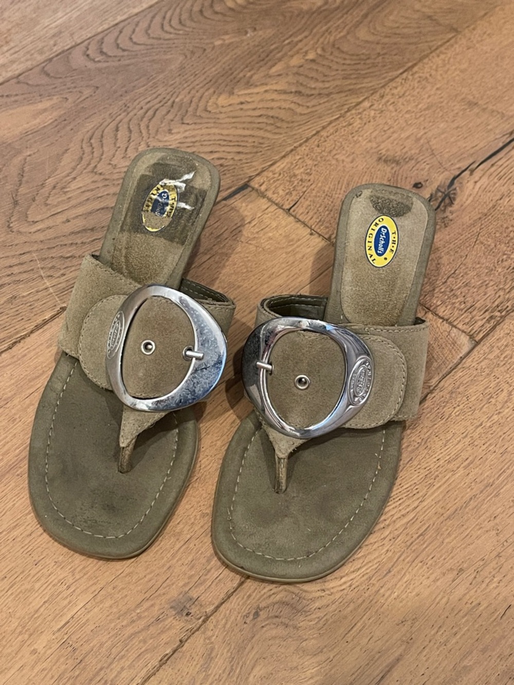 Dr. Scholl’s Olive Suede Kitten Heel Thong Sandals with Silver Accent